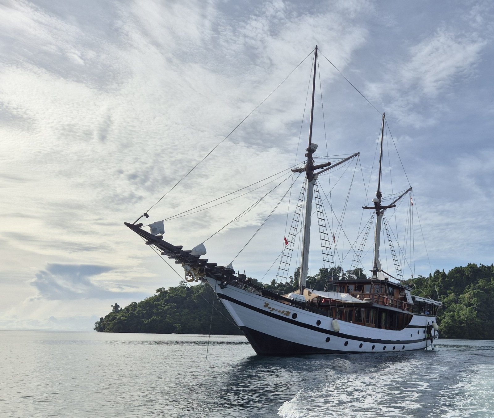 Jelajahi kapal Supraba
