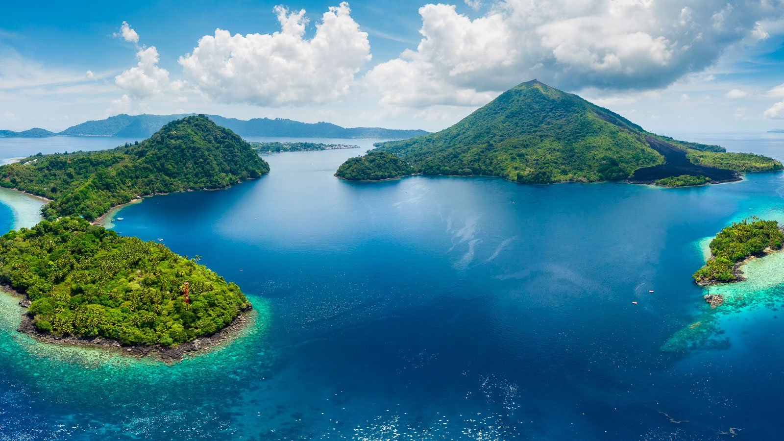 Open water and volcanic islands in the Banda Sea