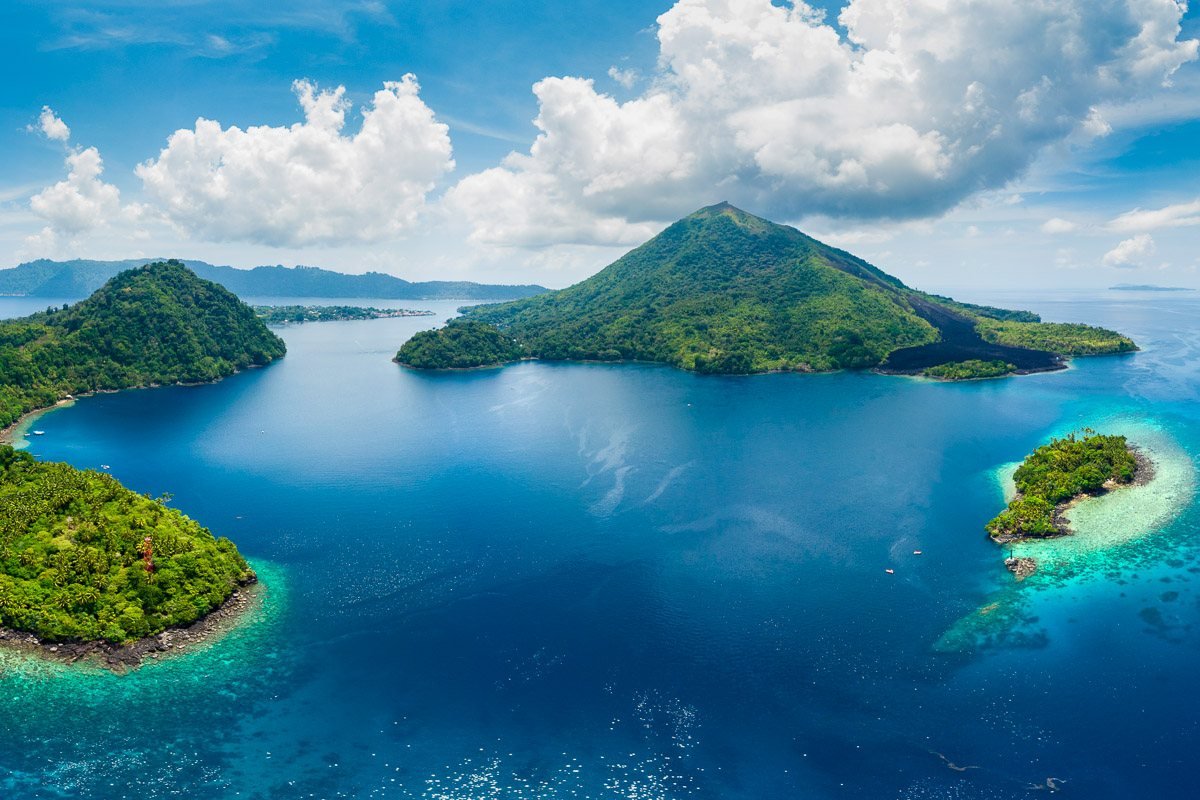 Remote volcanic islands in the Banda Sea