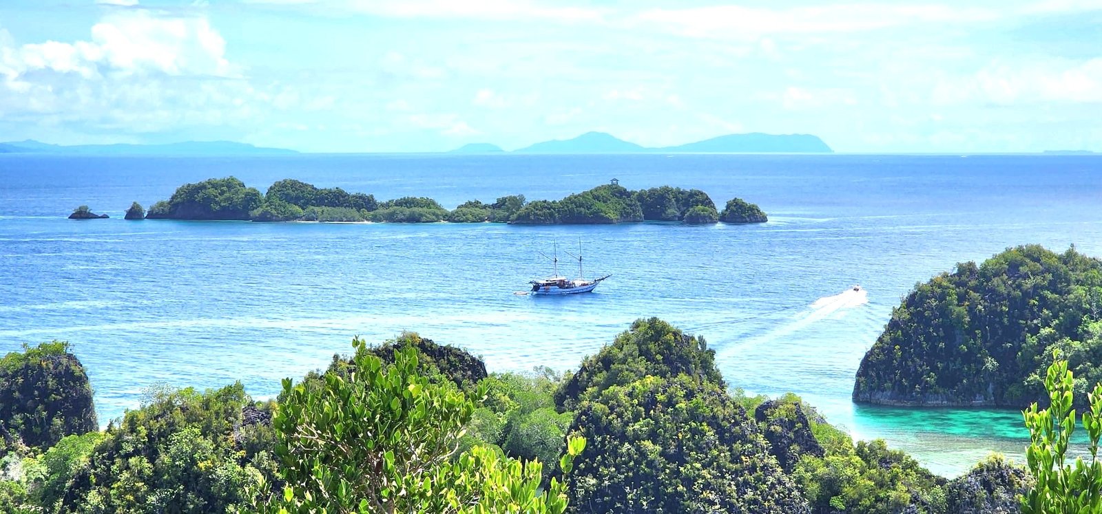 Supraba sailing through the Indonesian archipelago