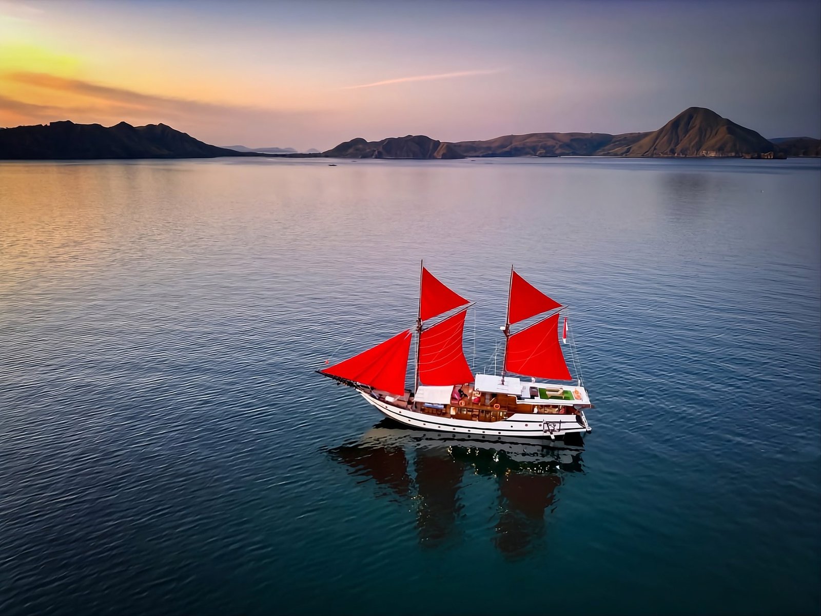 Supraba under sail