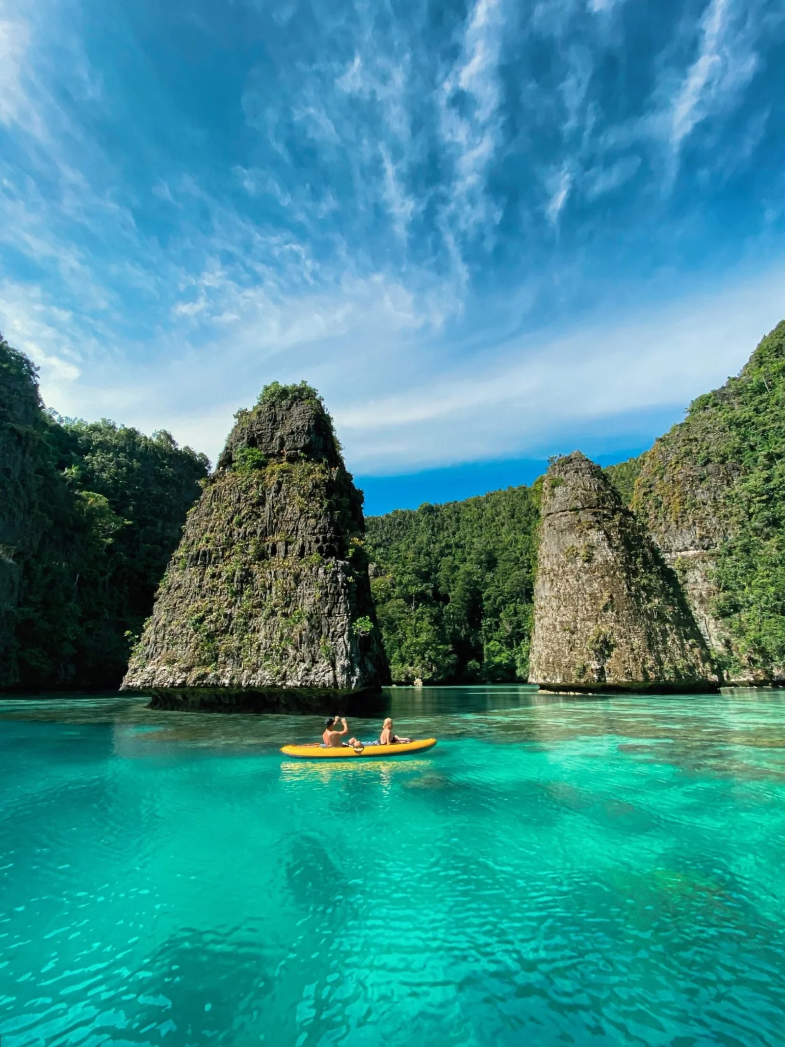 Berkayak di antara pulau-pulau kapur Raja Ampat
