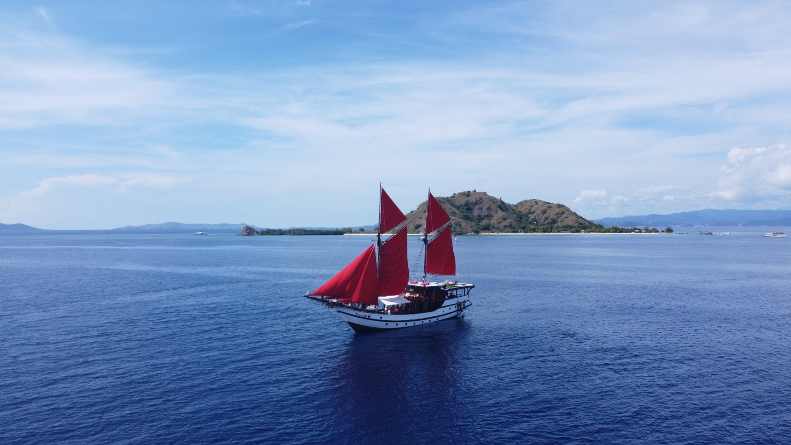 Supraba sailing through the Indonesian archipelago